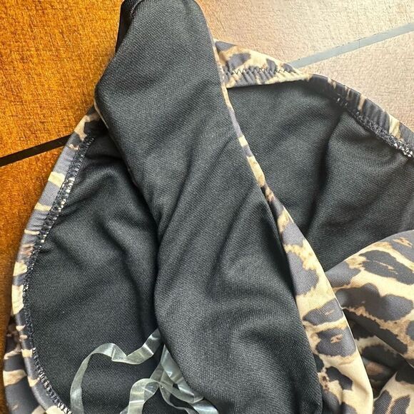 Bar III NWT size XS cheetah print cut out one piece swimsuit ruched bottom - Picture 5 of 12